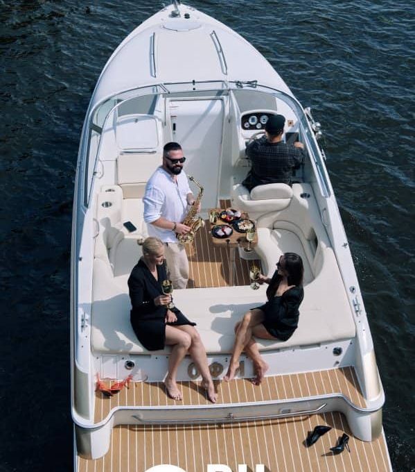 «chris Craft 268» Аренда катера в СПб