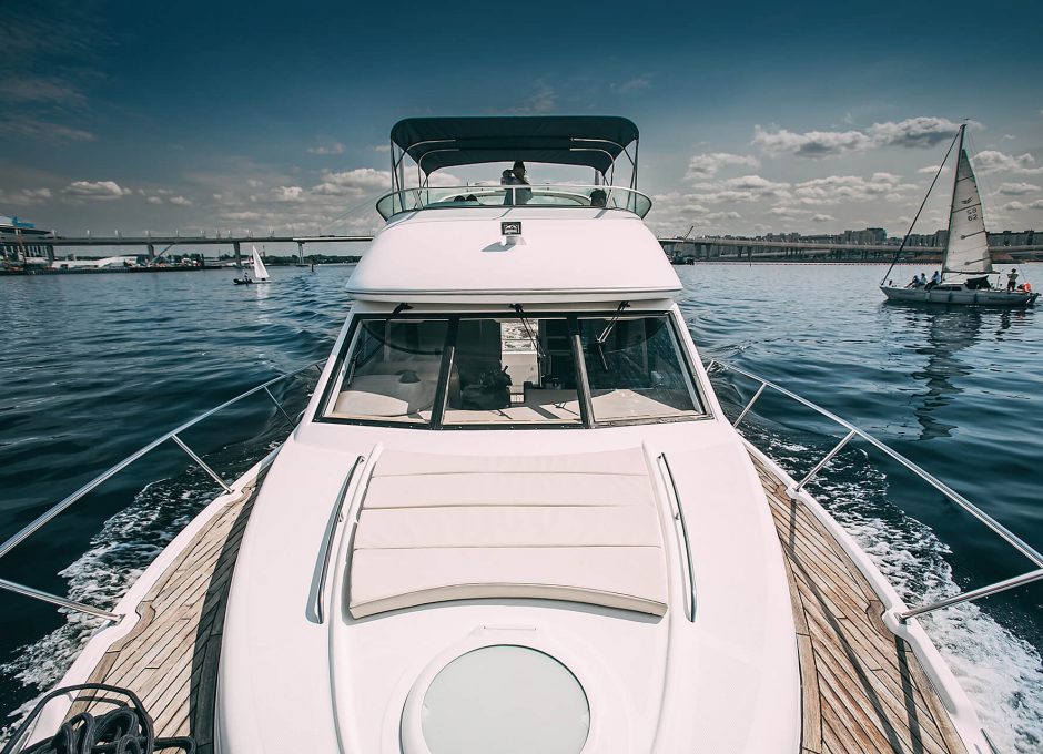 «bayliner 37» Аренда яхты в СПб