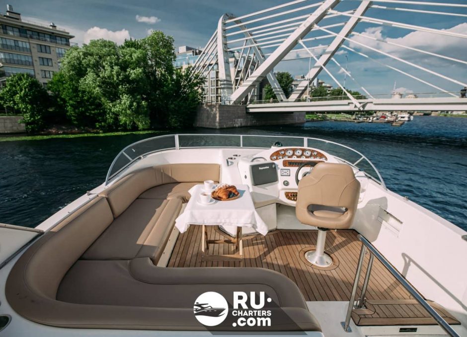 «bayliner 37» Аренда яхты в СПб