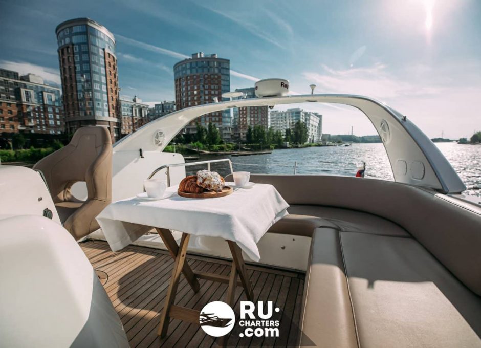 «bayliner 37» Аренда яхты в СПб