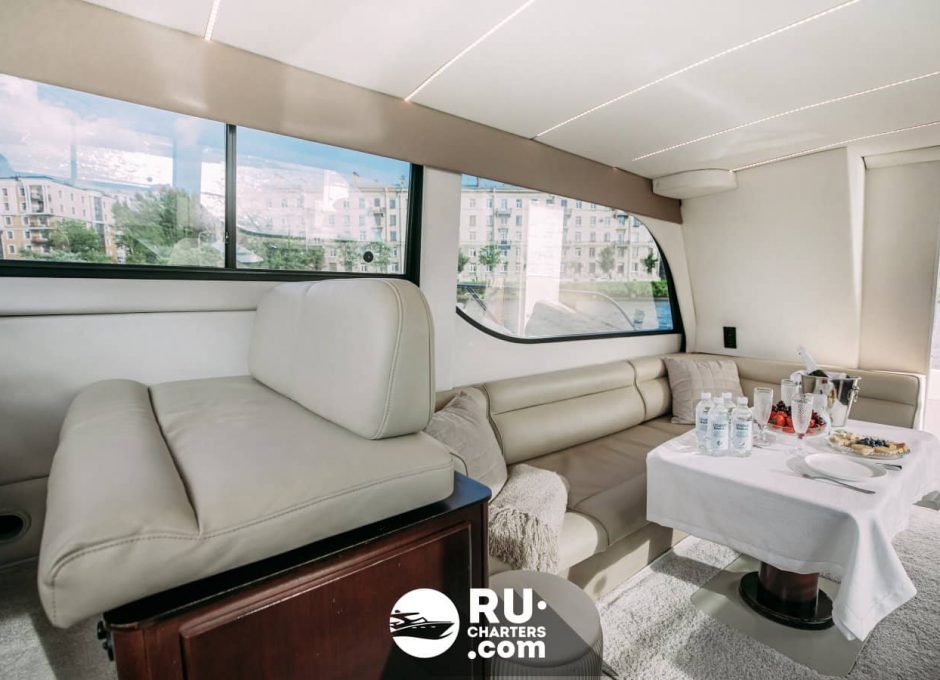 «bayliner 37» Аренда яхты в СПб