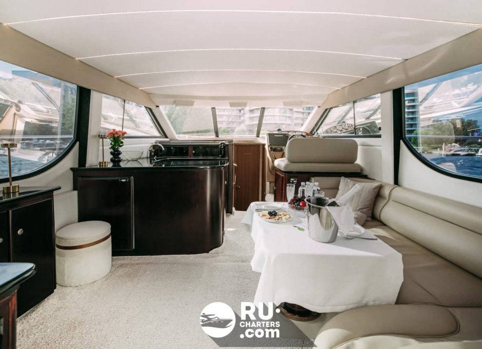 «bayliner 37» Аренда яхты в СПб