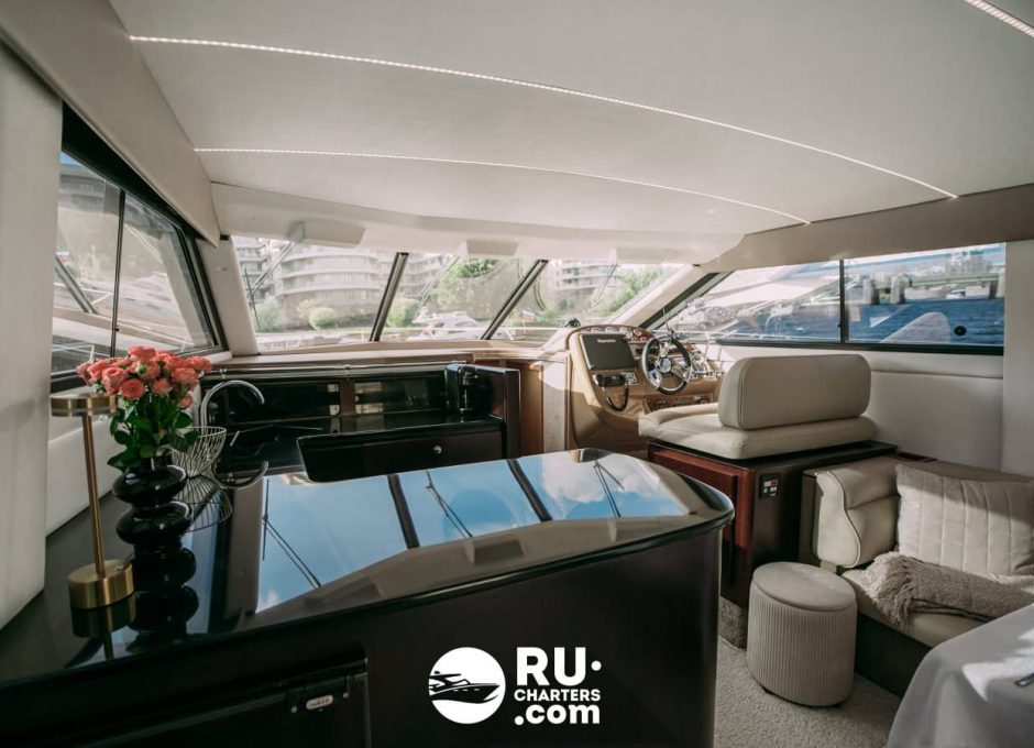 «bayliner 37» Аренда яхты в СПб