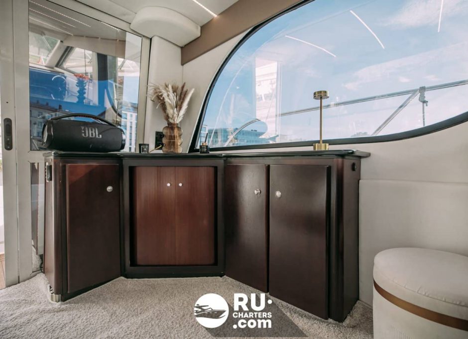 «bayliner 37» Аренда яхты в СПб