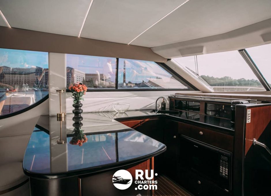 «bayliner 37» Аренда яхты в СПб