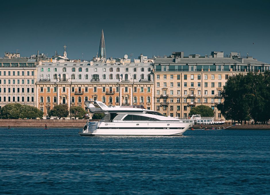«elegance 65» Аренда яхты в СПБ