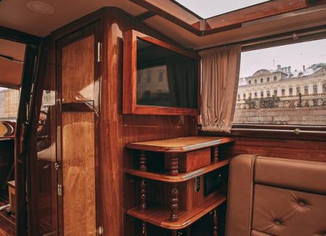 Аренда катера «venissa» в Санкт Петербурге