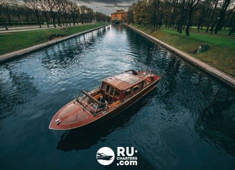 Аренда катера «venissa» в Санкт Петербурге