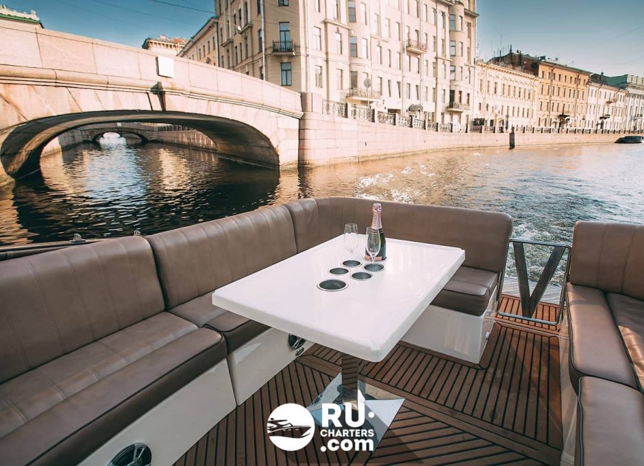 Аренда катера «velvette 33» в Санкт Петербурге