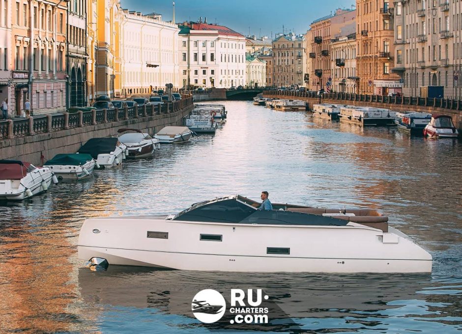 Аренда катера «velvette 33» в Санкт Петербурге