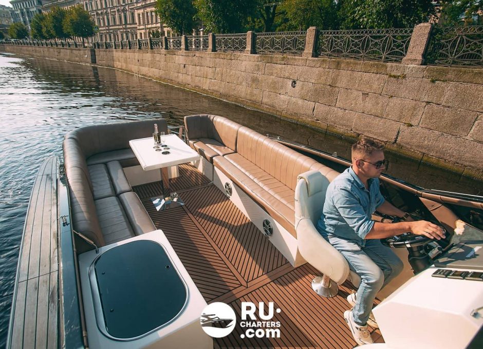 Аренда катера «velvette 33» в Санкт Петербурге