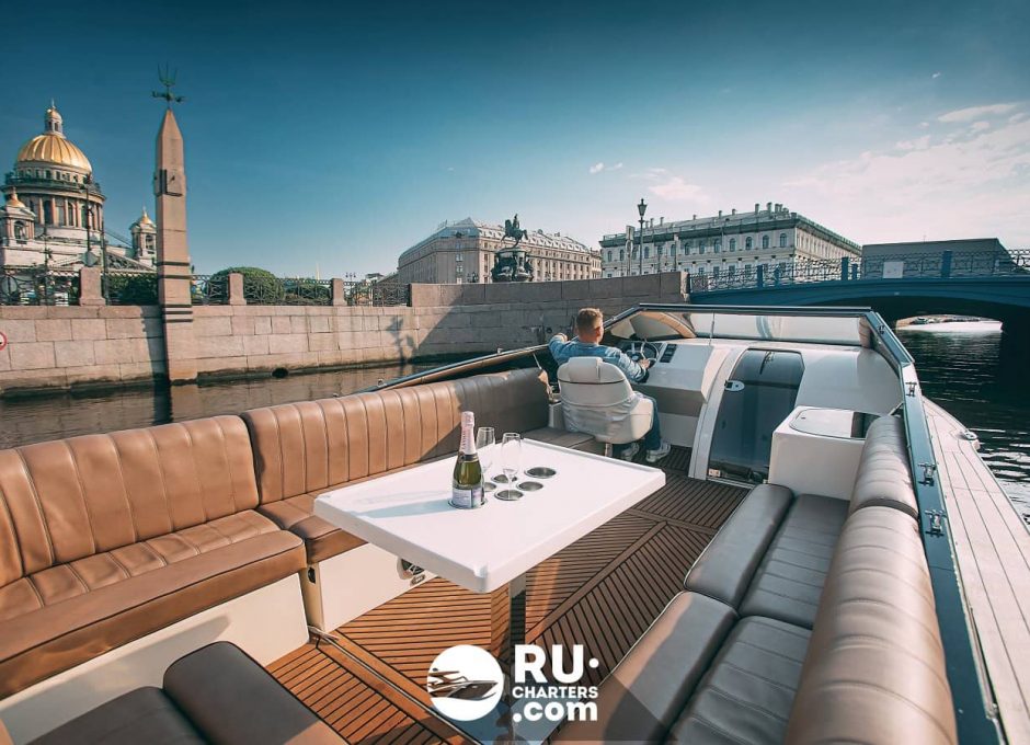 Аренда катера «velvette 33» в Санкт Петербурге