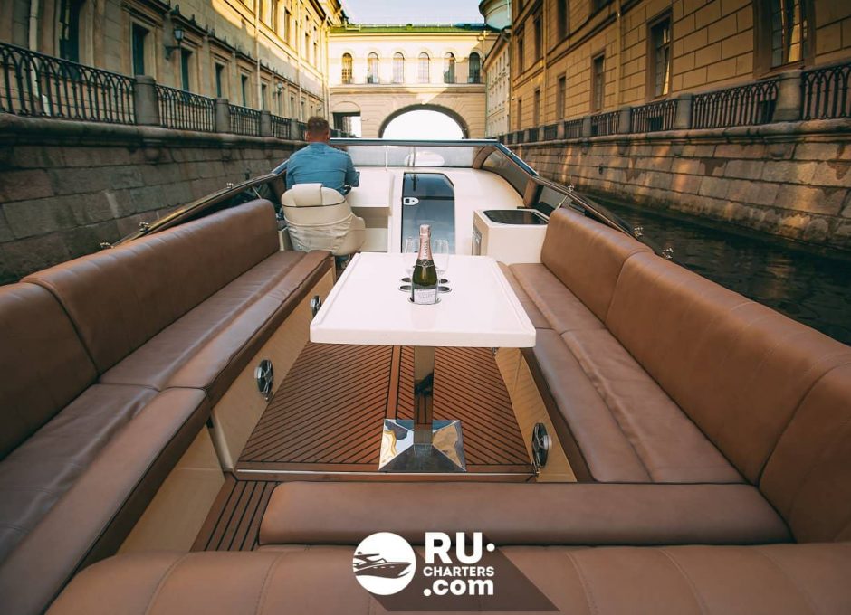 Аренда катера «velvette 33» в Санкт Петербурге