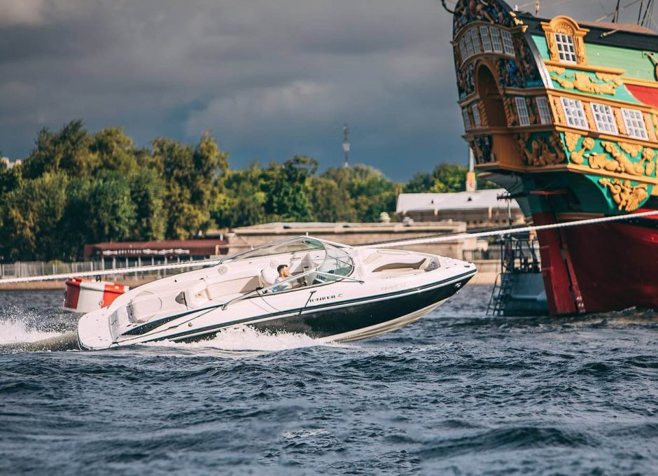 Аренда катера в СПб «rinker Amigo»