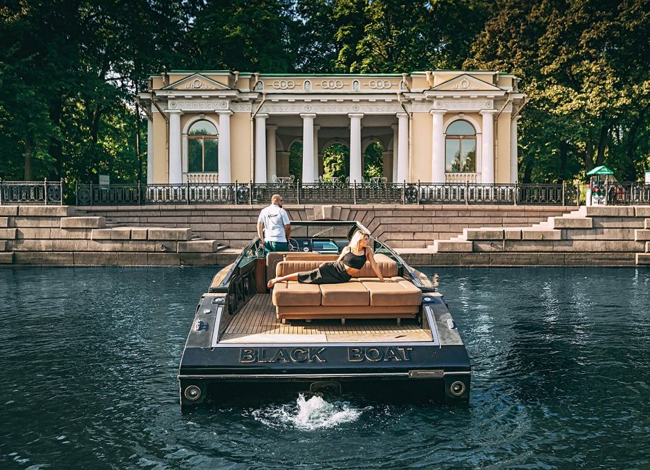 Аренда катера «black Cruiser 33» в Санкт Петербурге
