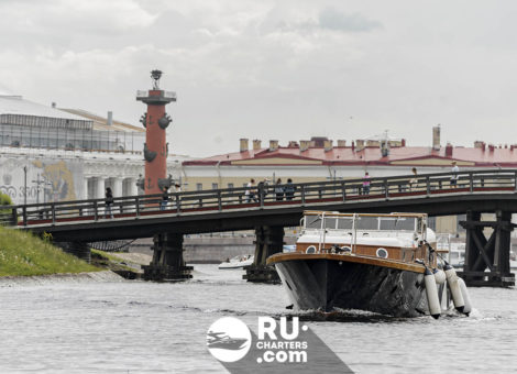 Аренда катера «Новик» в Санкт Петербурге