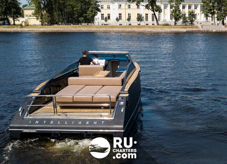 Аренда катера Intelligent 33 в Санкт Петербурге