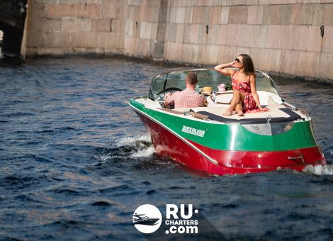 Аренда катера Retro Silver в Санкт Петербурге