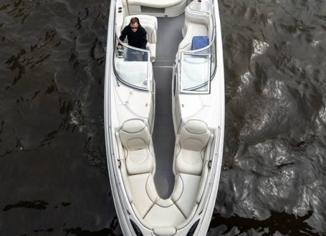 Аренда катера «monterey 298 Ss» в Санкт Петербурге