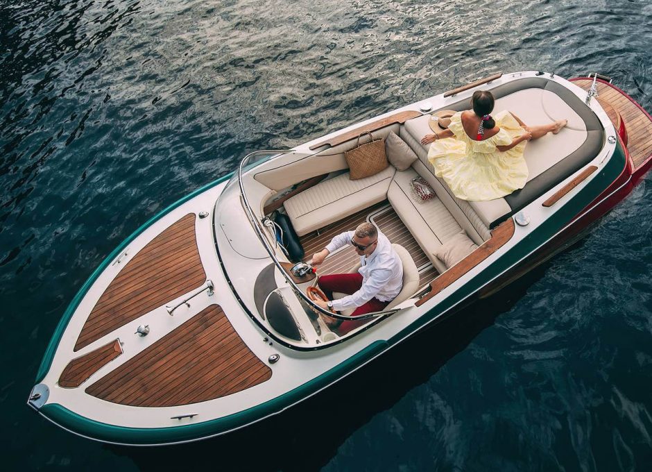 Аренда катера «retro Silver» в Санкт Петербурге