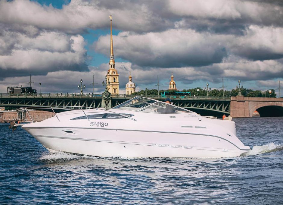 Аренда катера в Санкт Петербурге «cierra 2655»