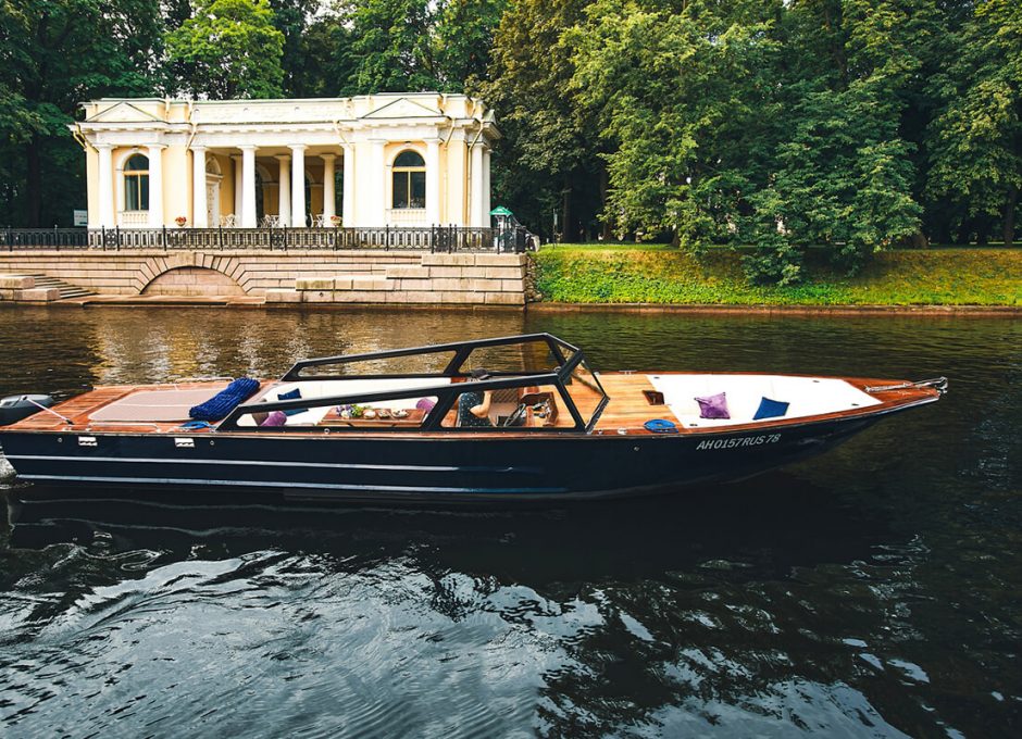 Аренда катера «blueberry» в Санкт Петербурге