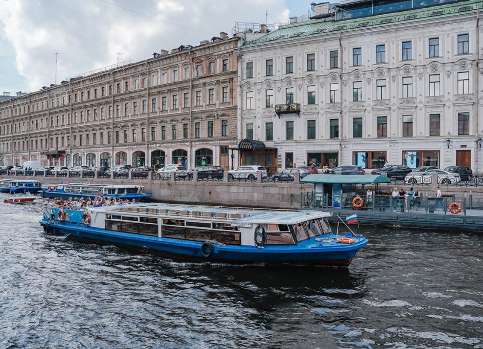 Аренда теплохода в СПб «Дюймовочка»