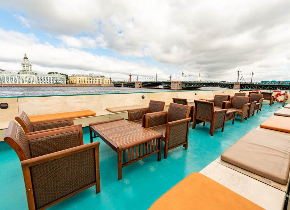 Аренда теплохода в СПб «Корюшка»