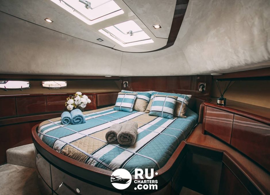 Аренда яхты в Санкт Петербурге «fairline Squadron 68»
