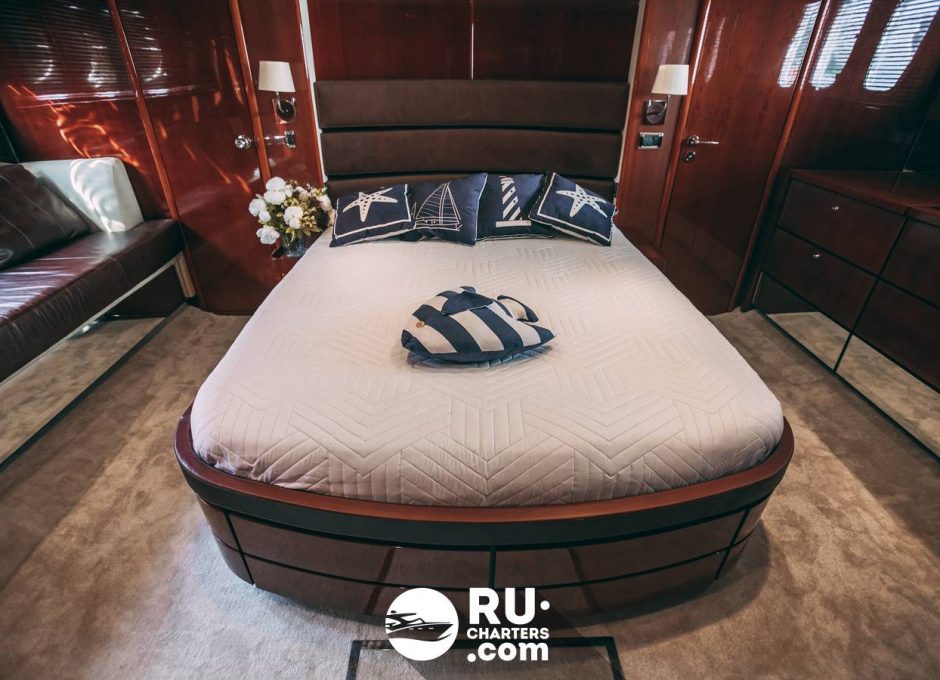 Аренда яхты в Санкт Петербурге «fairline Squadron 68»