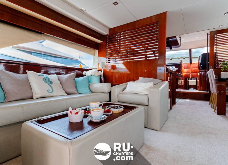 Аренда яхты в Санкт Петербурге «fairline Squadron 68»