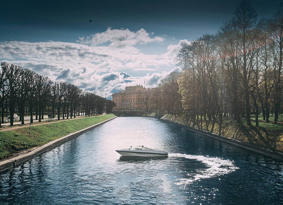 Аренда катера в СПб «bayliner 205 Capri»