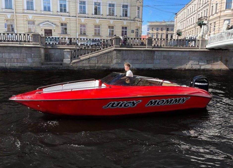 Аренда катера в Спб «mommy 24»
