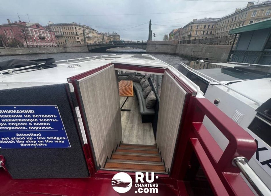 Аренда теплохода «Яшма» в Санкт Петербурге