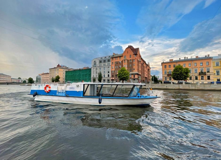 Аренда теплохода «Яшма» в Санкт Петербурге