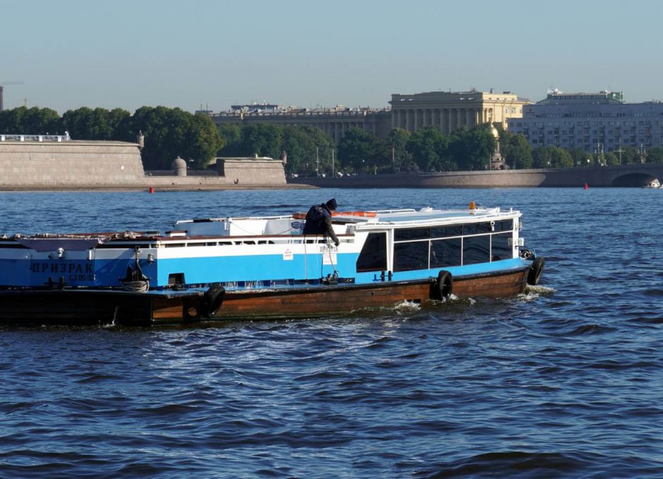 Аренда теплохода «Призрак» в Санкт Петербурге