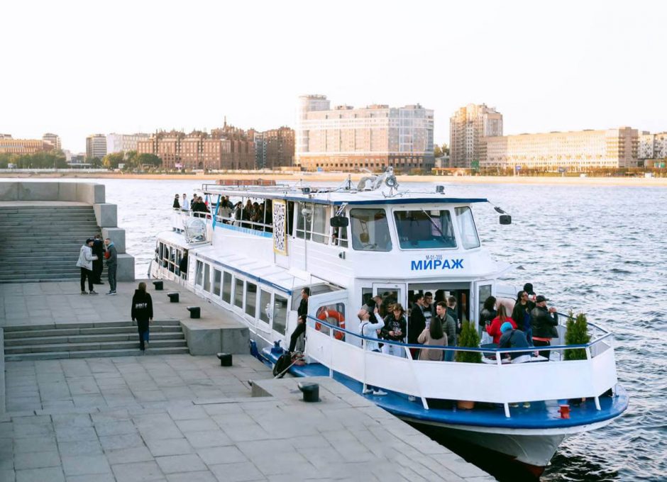 Аренда теплохода в СПб «Мираж»