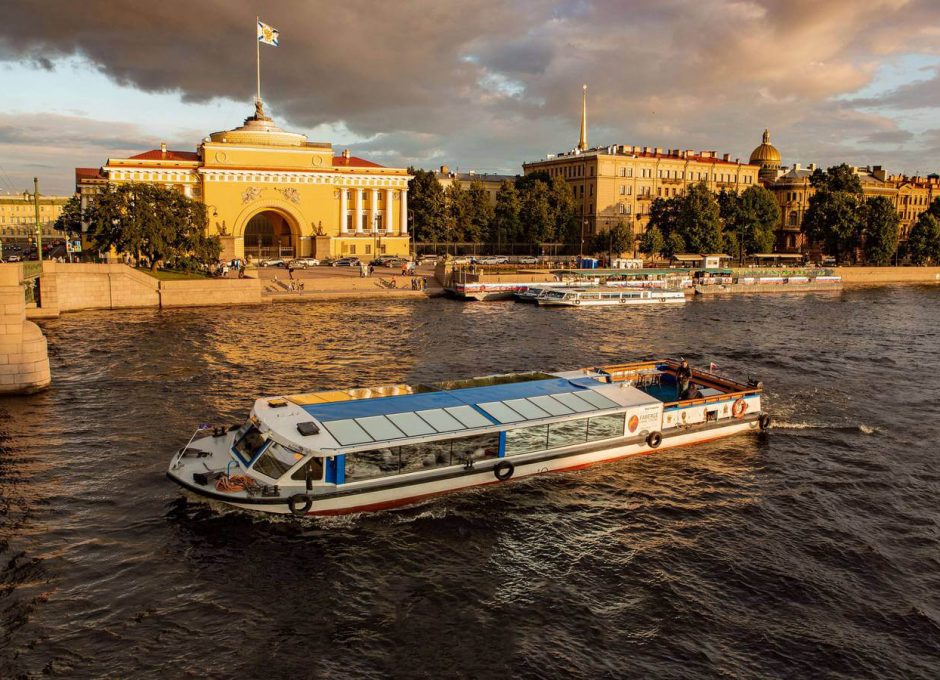 Аренда теплохода «Талисман» в Санкт Петербурге