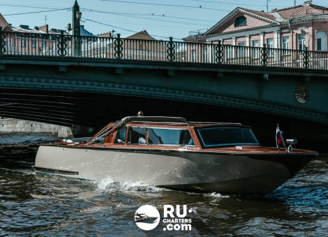 Аренда катера в Спб «Версаль»