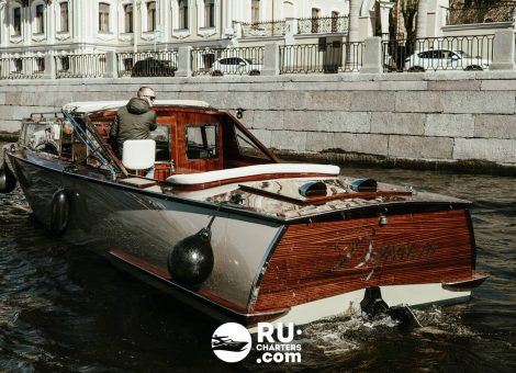 Аренда катера в Спб «Версаль»