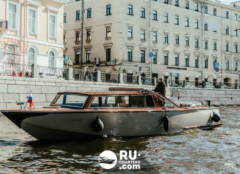 Аренда катера в Спб «Версаль»