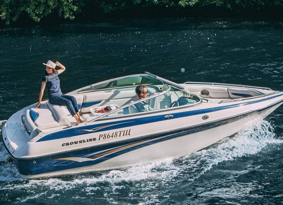 Аренда катера в СПб «Сrownline 210 Ss»