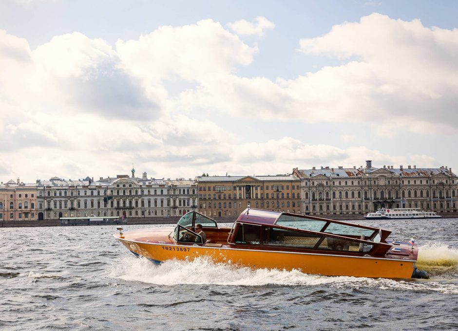 Аренда катера в Спб «Императрица»