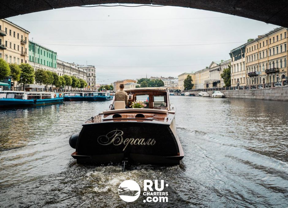 Аренда катера в Спб «Версаль»