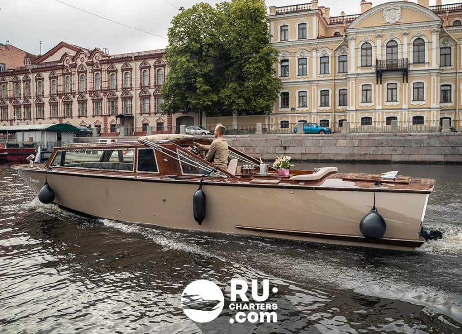 Аренда катера в Спб «Версаль»