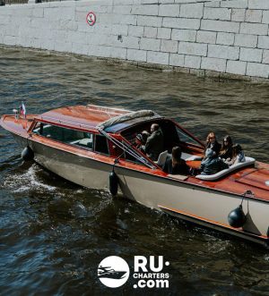 Аренда катера в Спб «Версаль»