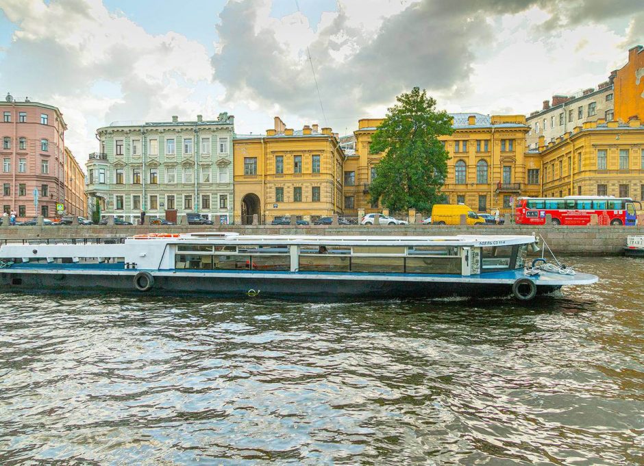 «Адель» Аренда теплохода в Санкт Петербурге