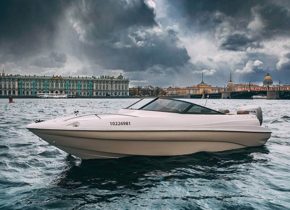 «Бабл» Аренда катера в СПб