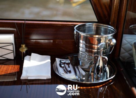 «Консул» Аренда катера в СПб