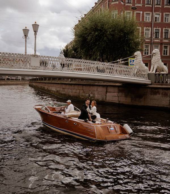 «Комитти Санремо» Аренда катера в СПб